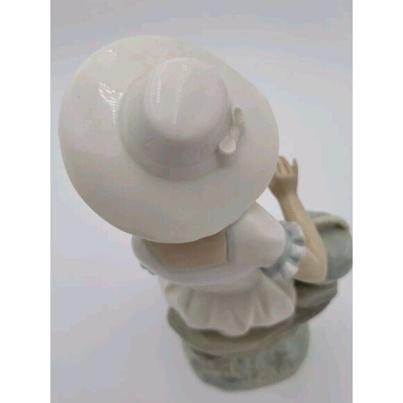 Vintage Nao By Lladro Girl Playing Rooster Spainish Figurine Excellent Condition - Picture 9 of 16